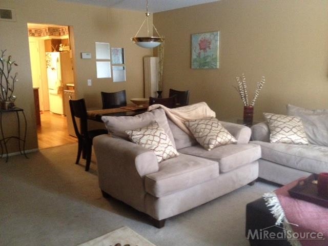 618 Byron Court, Unit 38 Rochester, MI 48307 - Photo 10 of 23 31231022-9.JPG