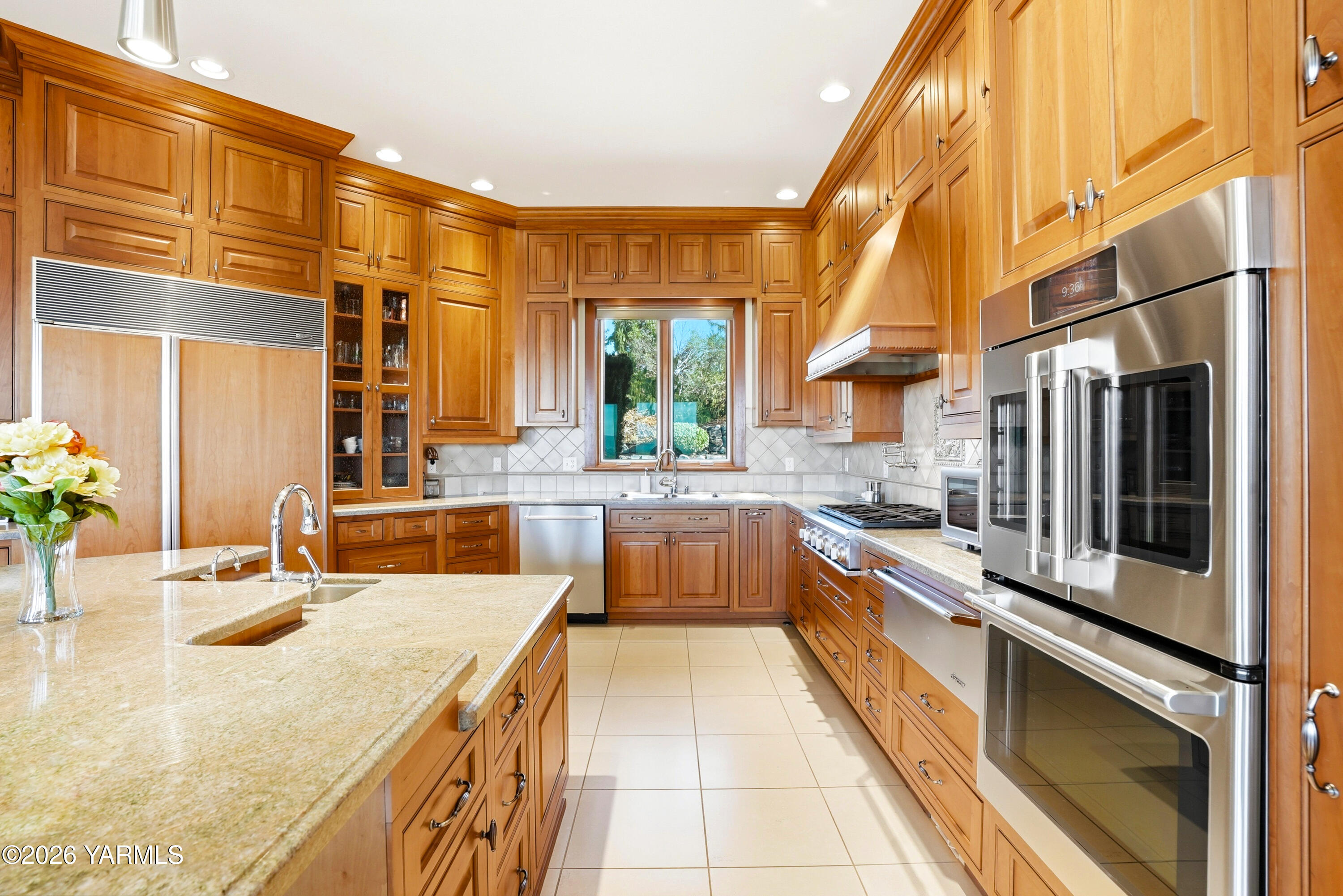 660 Noble Hill Road Yakima, WA 98908 - Photo 9 of 63 a kitchen with stainless steel appliances granite countertop a sink and counter space