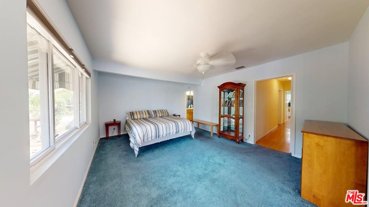 535 Woodbury Road Glendale, CA 91206 - Photo 13 of 32