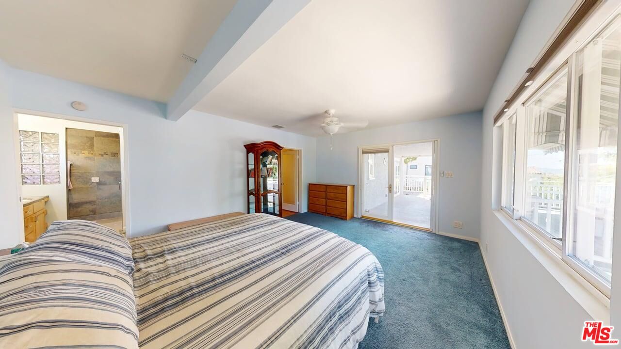 535 Woodbury Road Glendale, CA 91206 - Photo 14 of 32