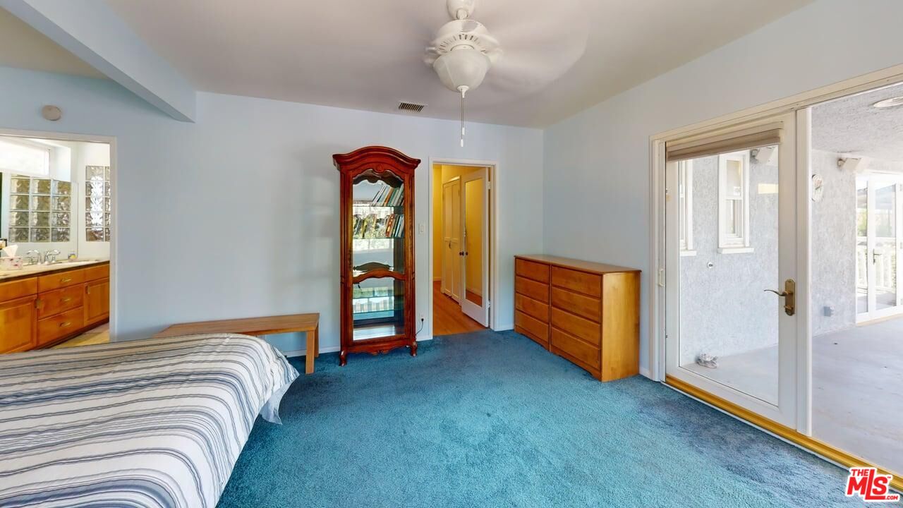 535 Woodbury Road Glendale, CA 91206 - Photo 15 of 32