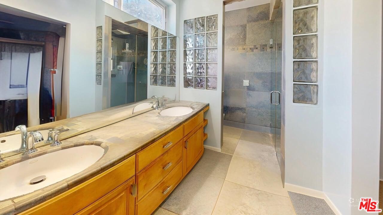 535 Woodbury Road Glendale, CA 91206 - Photo 16 of 32