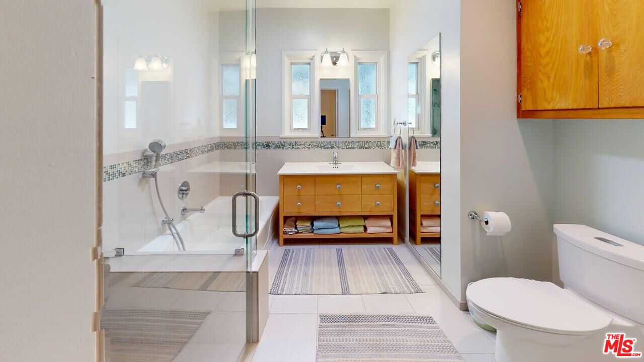 535 Woodbury Road Glendale, CA 91206 - Photo 10 of 32