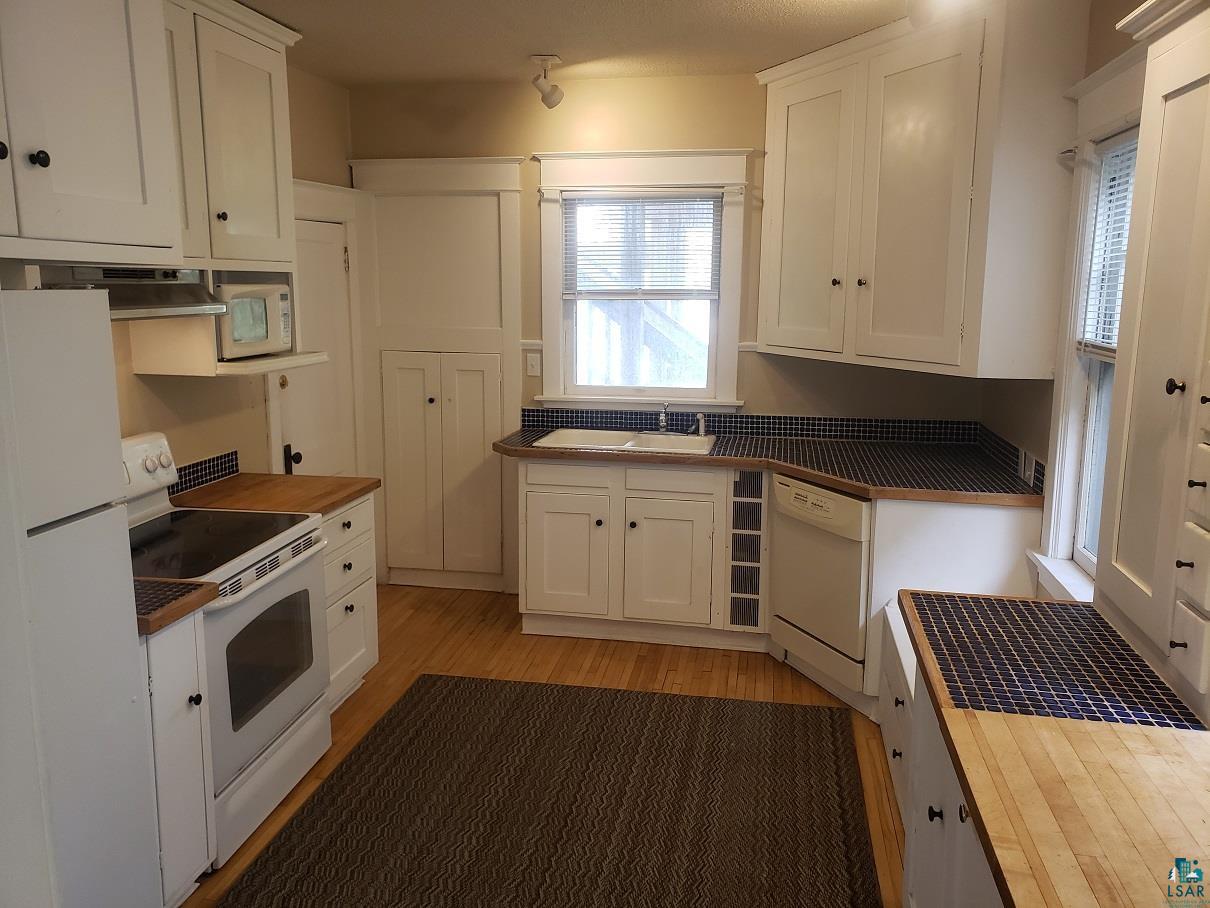 2024 West 4th Street Duluth, MN 55806 - Photo 16 of 41 Unit 1 Kitchen