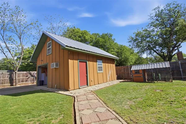 $260,000 | 1018 Princeton Place, Cleburne, TX 76033