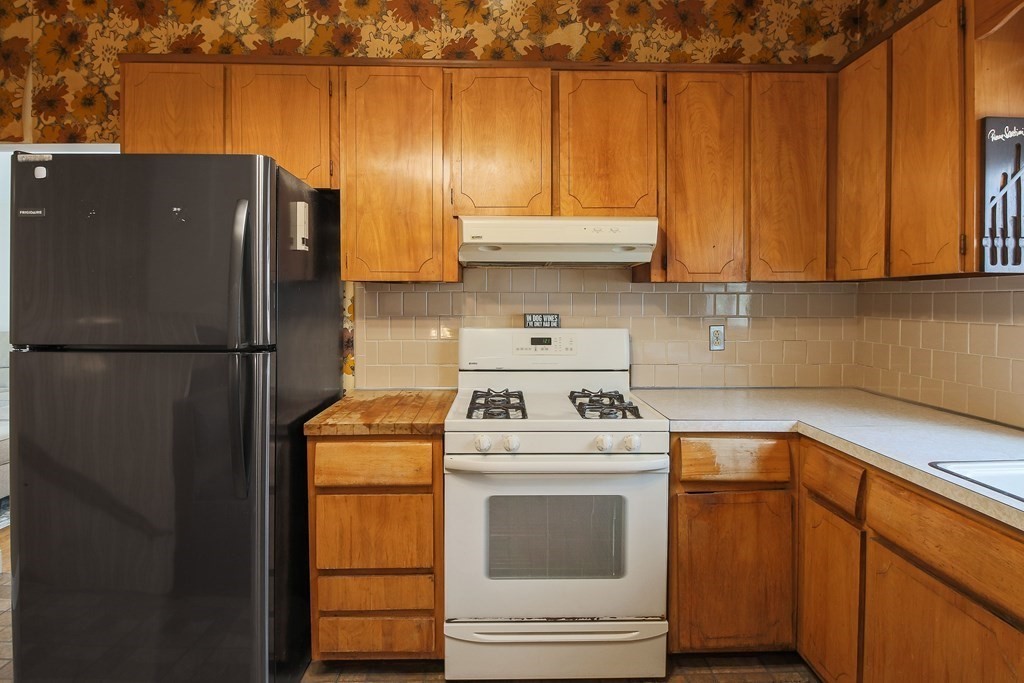 8 Elizabeth Road Milford, MA 01757 - Photo 23 of 33 Gallery Image 23