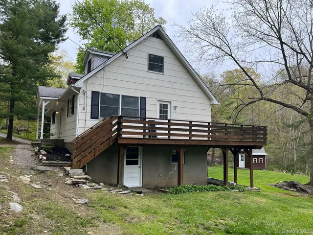 a house view with a garden and backyard