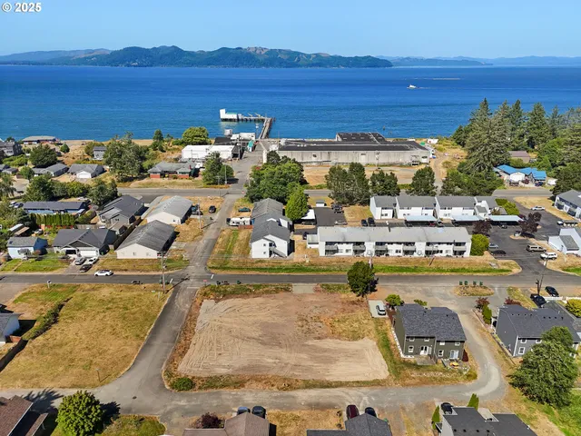 $250,000 | 590 7th Court, Hammond, OR 97121