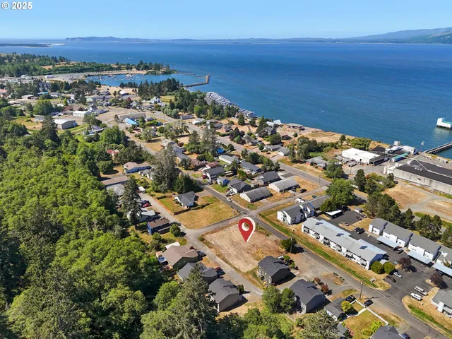 $250,000 | 590 7th Court, Hammond, OR 97121