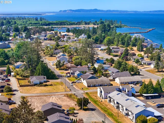 $250,000 | 590 7th Court, Hammond, OR 97121