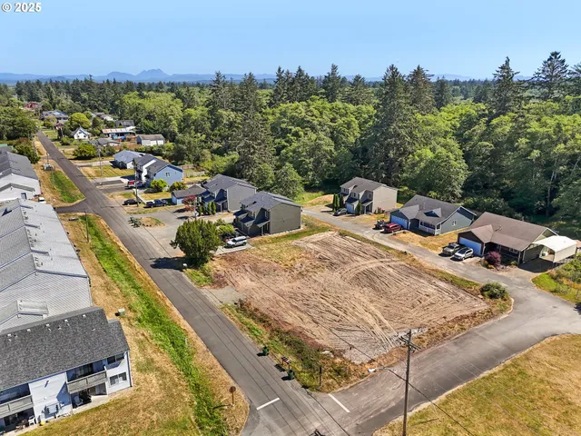 $250,000 | 590 7th Court, Hammond, OR 97121