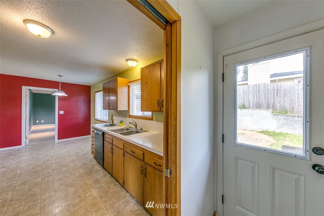 2812 Rozewood Drive Northeast Bremerton, WA 98310 - Photo 11 of 20 Gallery Image 11