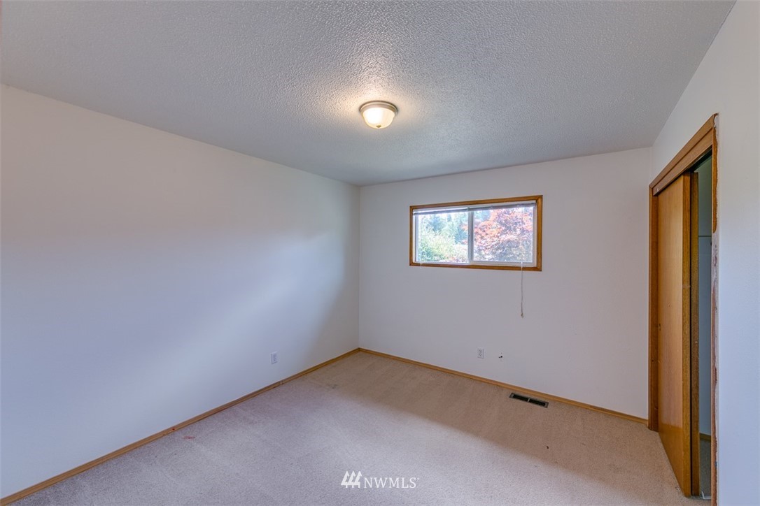 2812 Rozewood Drive Northeast Bremerton, WA 98310 - Photo 14 of 20 Gallery Image 14