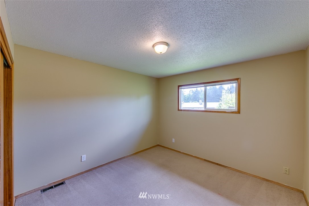 2812 Rozewood Drive Northeast Bremerton, WA 98310 - Photo 16 of 20 Gallery Image 16