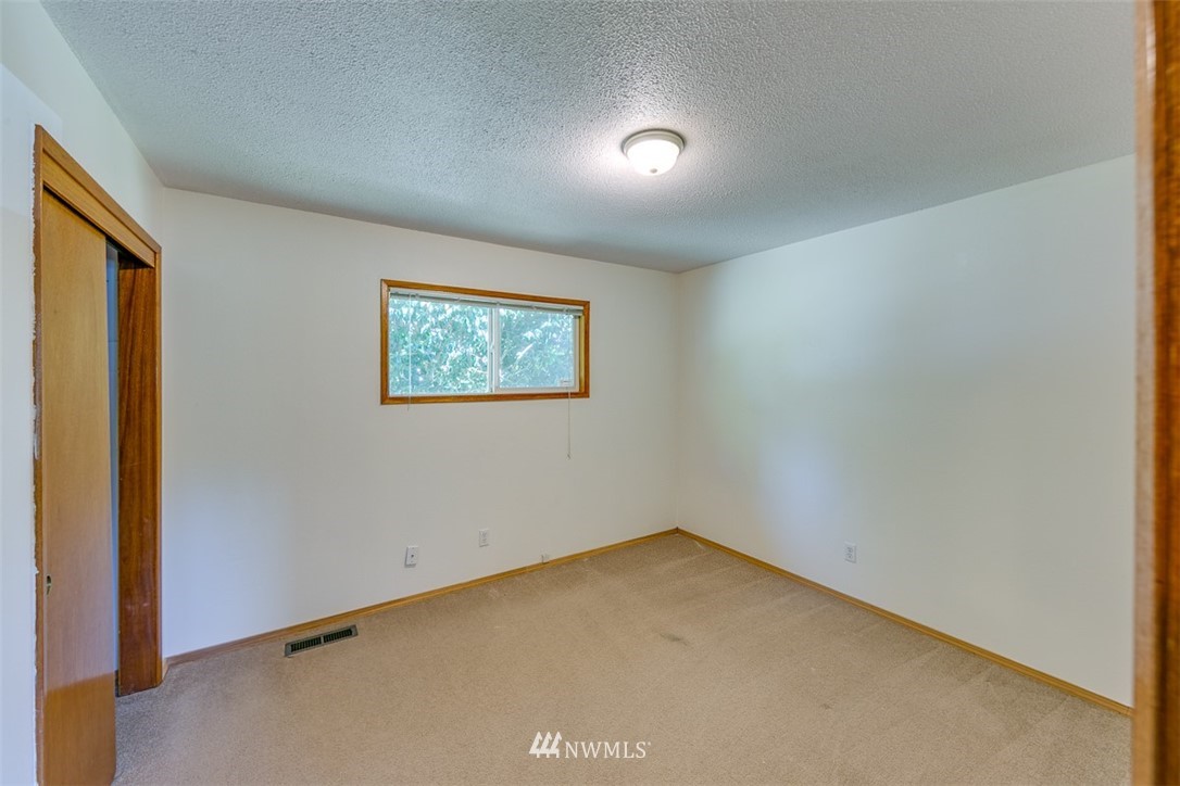 2812 Rozewood Drive Northeast Bremerton, WA 98310 - Photo 17 of 20 Gallery Image 17