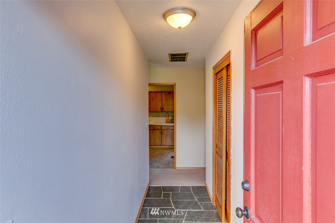 2812 Rozewood Drive Northeast Bremerton, WA 98310 - Photo 3 of 20 Gallery Image 3