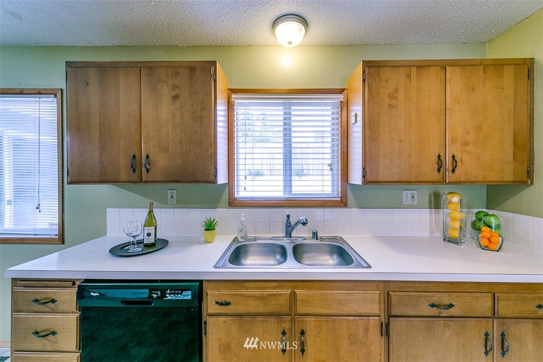2812 Rozewood Drive Northeast Bremerton, WA 98310 - Photo 9 of 20 Gallery Image 9