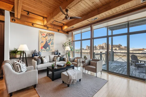 $1,075,000 | 541 East Erie Street, Unit 215, Milwaukee, WI 53202