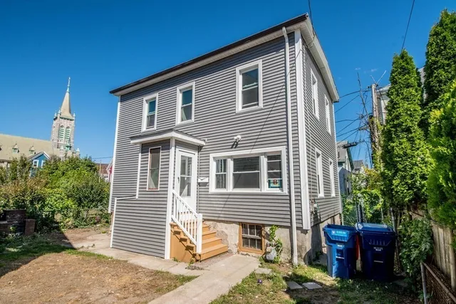 $2,600 | 1 Warwick Street, New Bedford, MA 02740