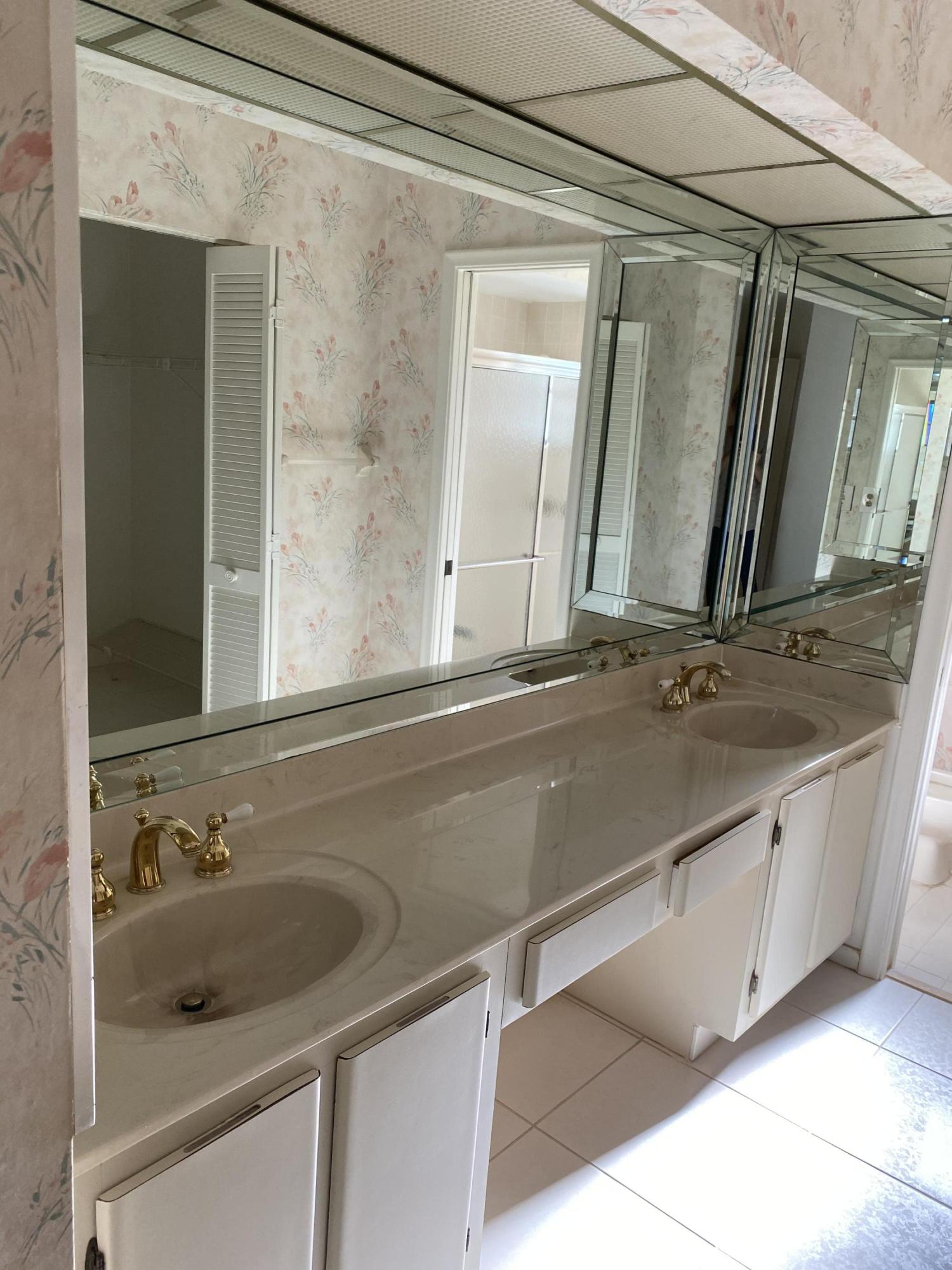 7968 Cloverfield Circle Boca Raton, FL 33433 - Photo 4 of 13 Mst Bathroom
