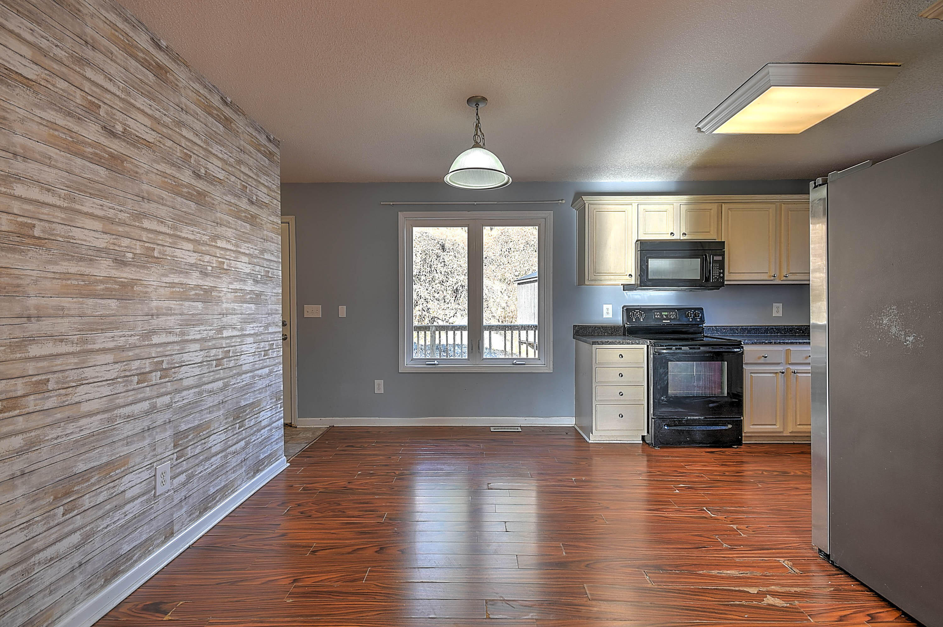 348 Rosedale Lane Bristol, TN 37620 - Photo 5 of 22 Rosedale-13