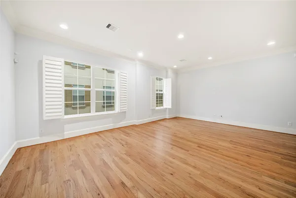 $2,950 | 4031 Bellefontaine, Unit 117, Houston, TX 77025