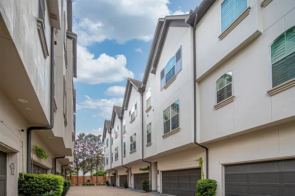 $2,950 | 4031 Bellefontaine, Unit 117, Houston, TX 77025