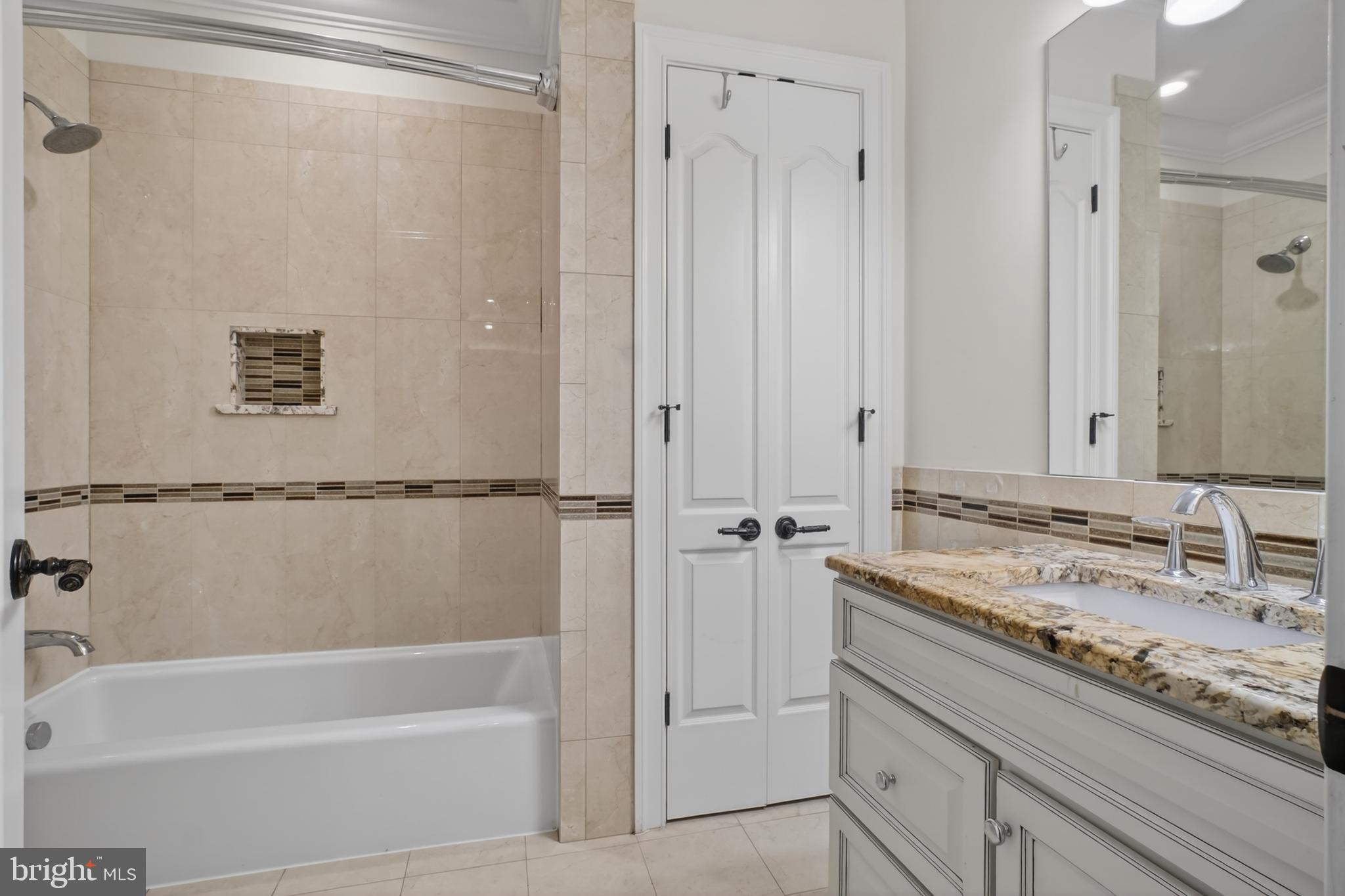 7112 Georgetown Pike McLean, VA 22101 - Photo 32 of 59 Bathroom Suite 1