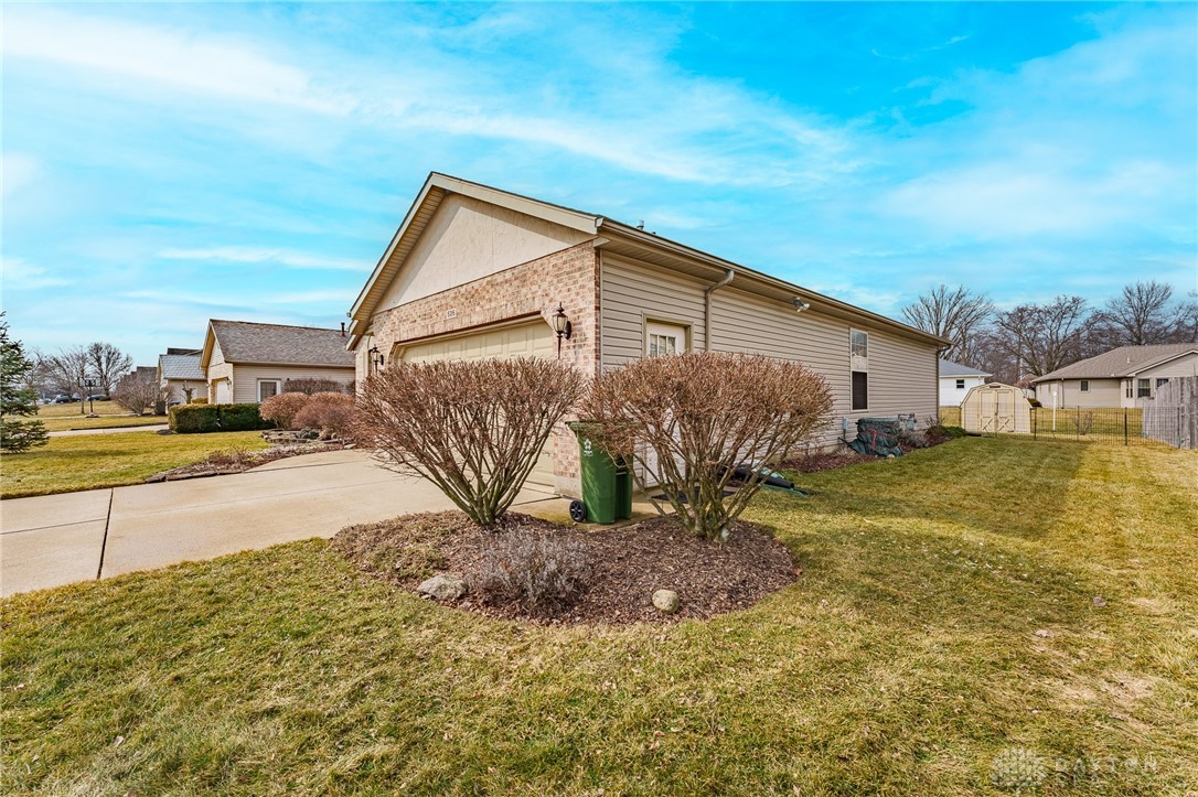 526 West Hoewisher Road Sidney, OH 45365 - Photo 5 of 34