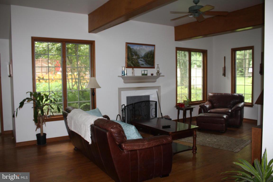 6 Shirley Lane Lititz, PA 17543 - Photo 9 of 23 Gallery Image 9
