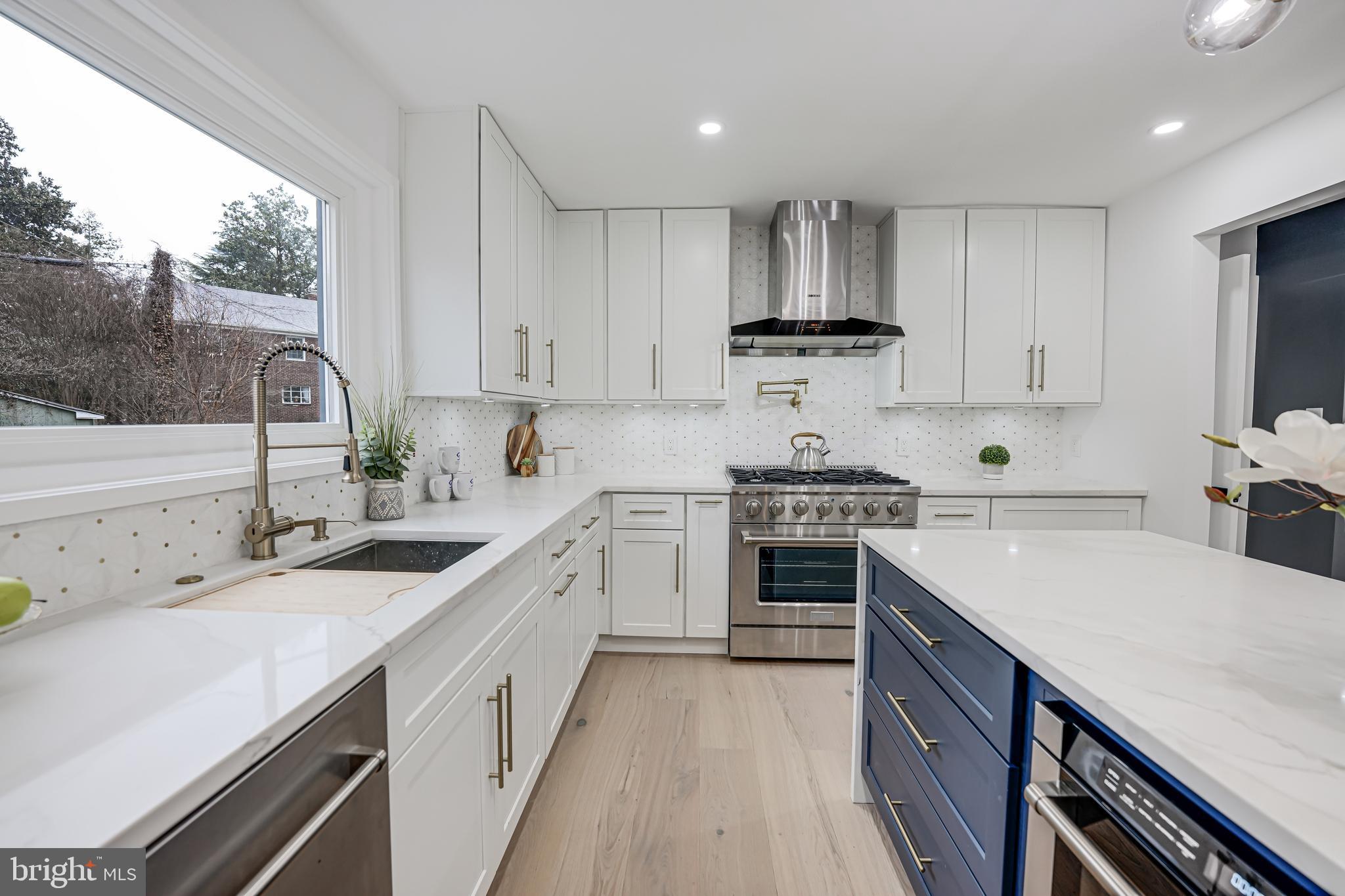 2815 South Arlington Ridge Road Arlington, VA 22202 - Photo 13 of 41