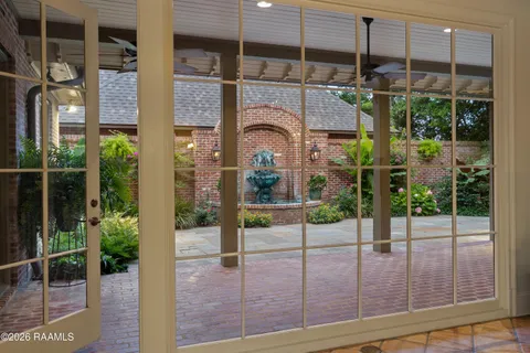 $1,295,000 | 104 Ducharme Court, Lafayette, LA 70503