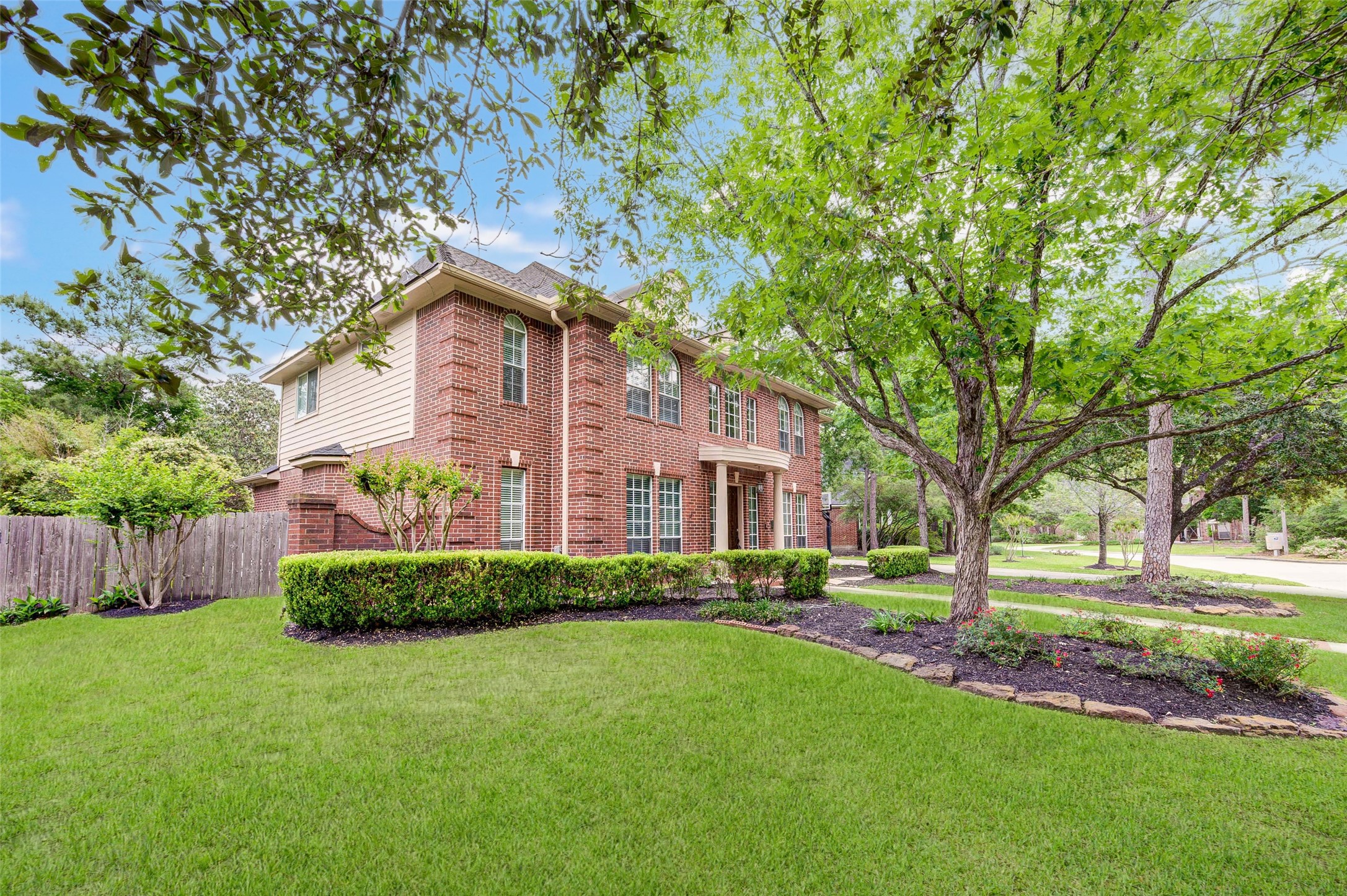 11 East Wedgemere Circle Spring, TX 77381 - Photo 2 of 49