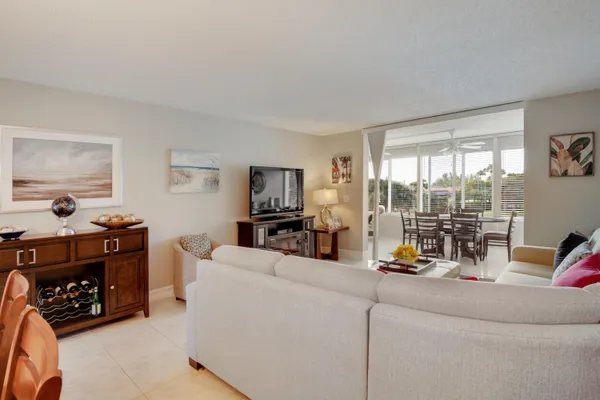 $2,000 | 6675 South Oriole Boulevard, Unit 4030, Delray Beach, FL 33446