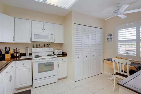 $2,000 | 6675 South Oriole Boulevard, Unit 4030, Delray Beach, FL 33446