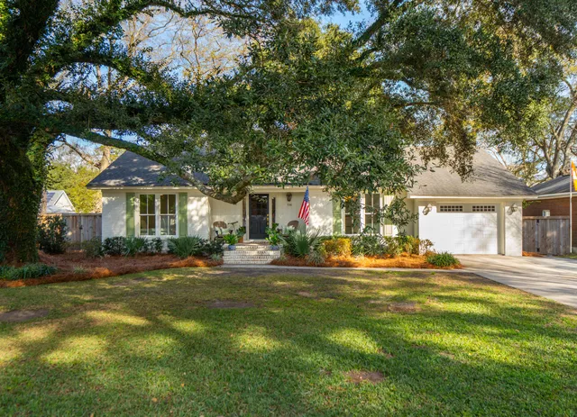 $1,185,000 | 938 Sea Gull Drive, Mount Pleasant, SC 29464