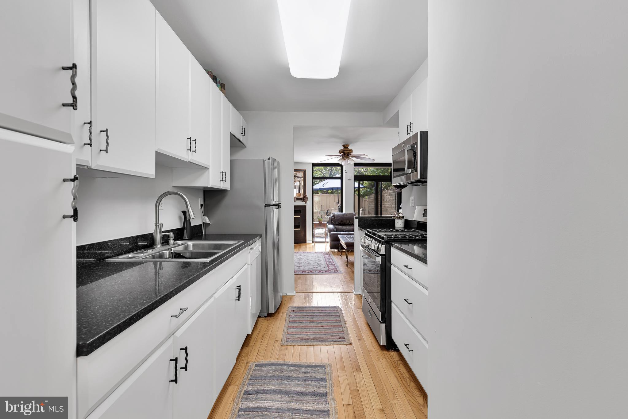 356 M Street Southwest, Unit 356 Washington, DC 20024 - Photo 9 of 30