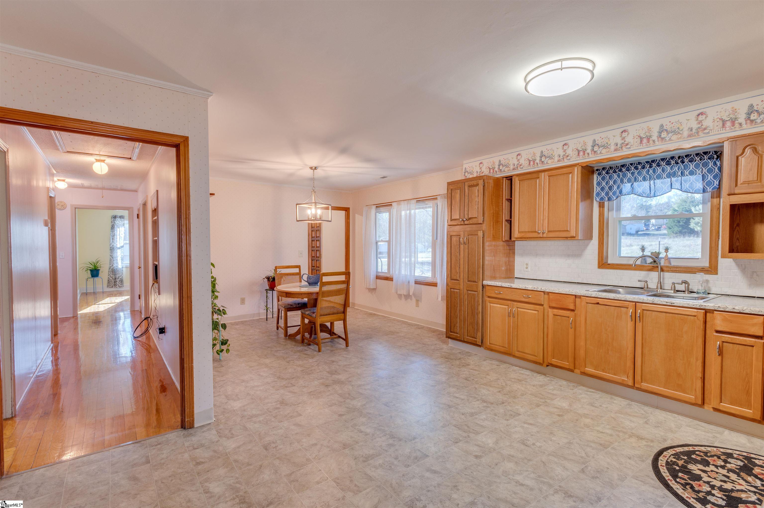 613 Black Snake Road Easley, SC 29640 - Photo 4 of 36