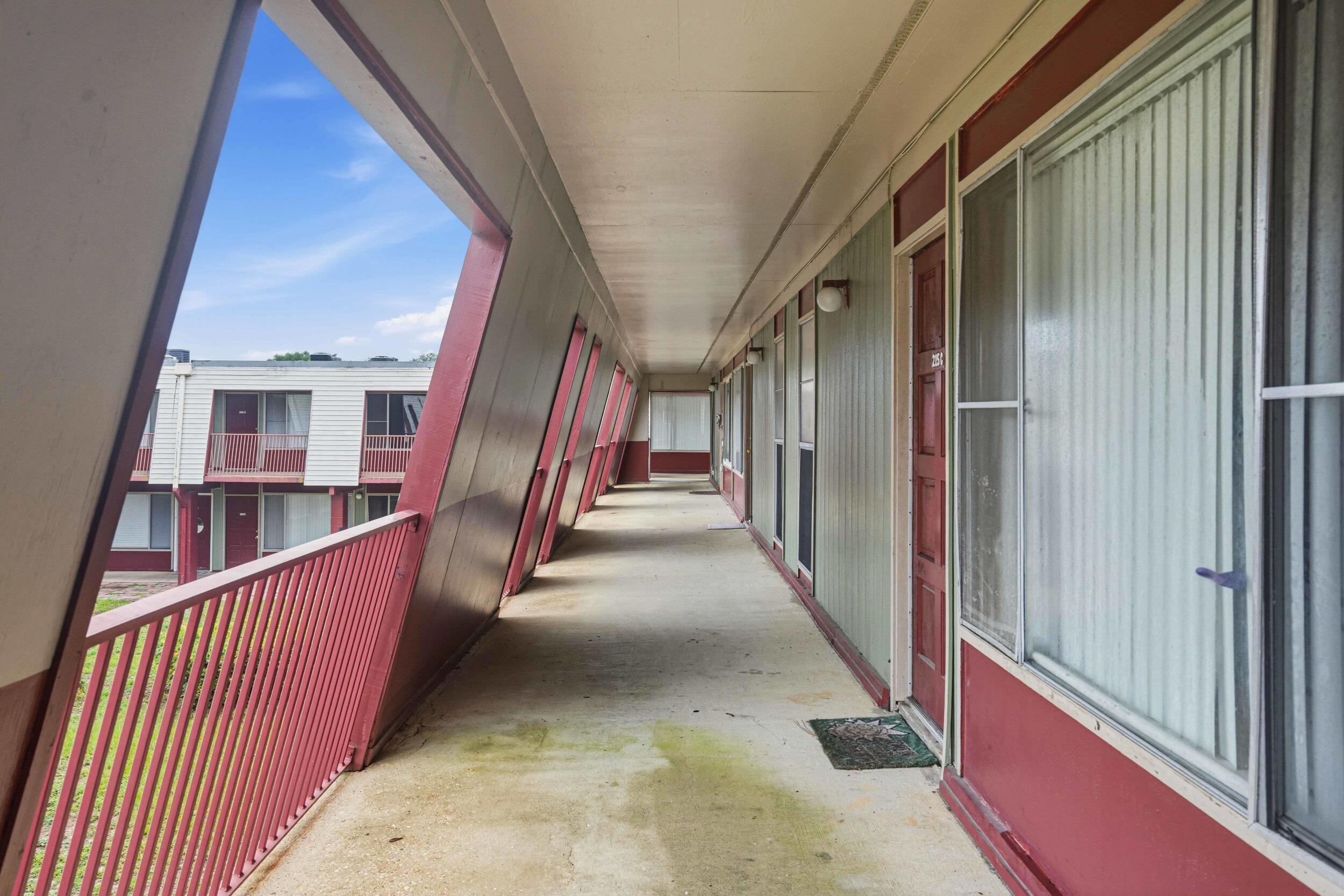 210 Pelham Road, Unit 215C Fort Walton Beach, FL 32547 - Photo 2 of 24 Walkway