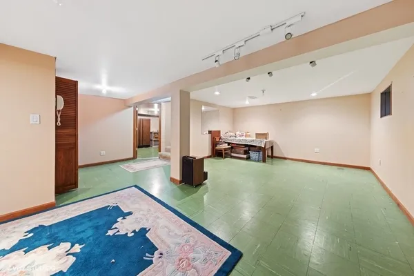 $3,300 | 7532 Sheridan Drive, Willowbrook, IL 60527