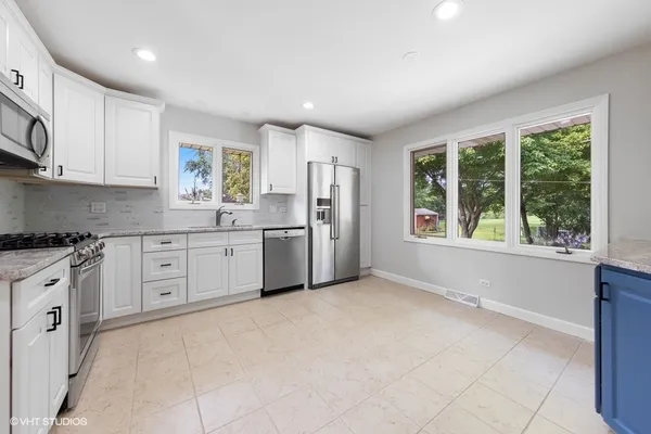 $3,300 | 7532 Sheridan Drive, Willowbrook, IL 60527