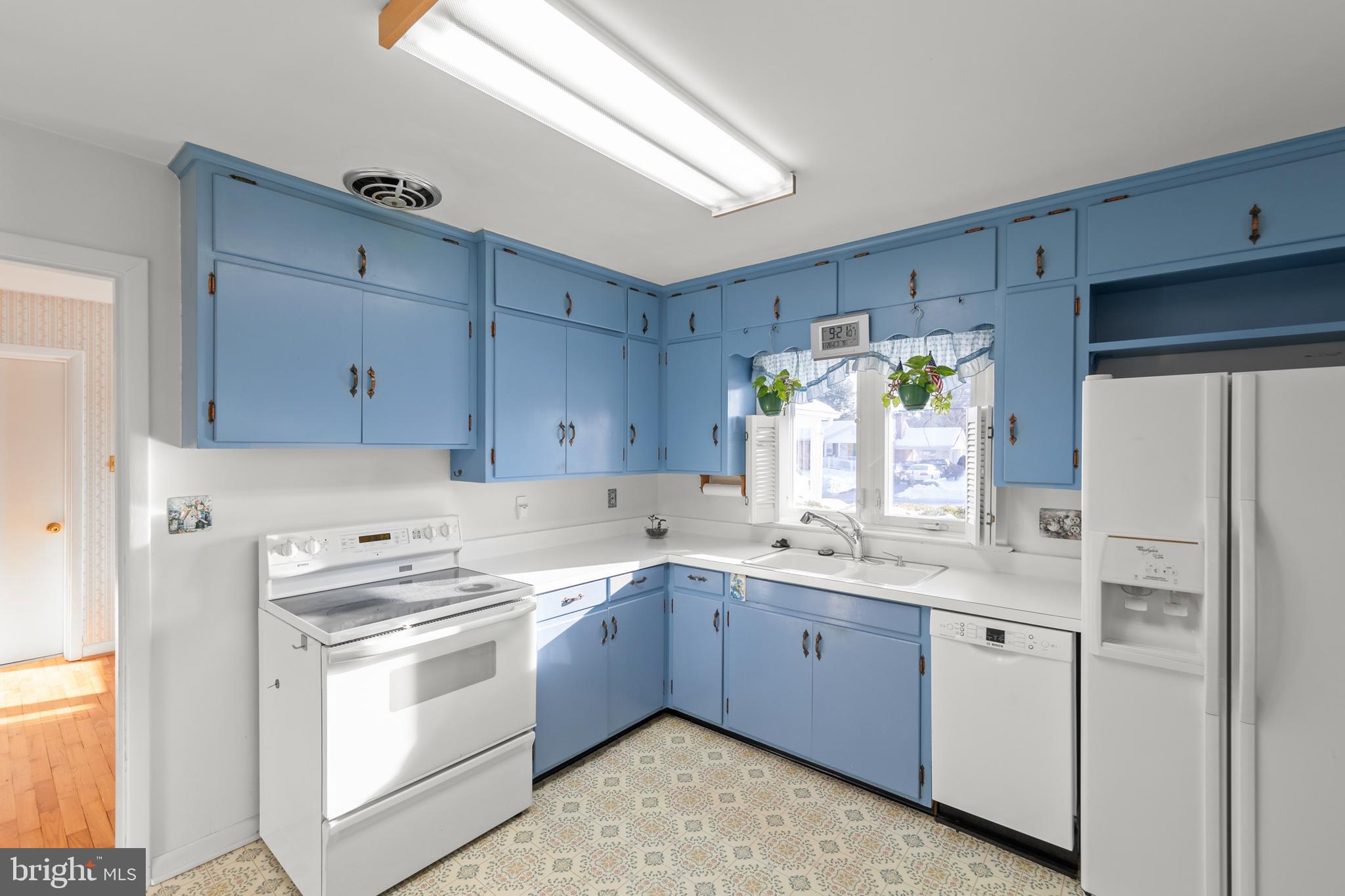 307 Fox Drive Winchester, VA 22601 - Photo 13 of 42 Kitchen view showing all the appliances