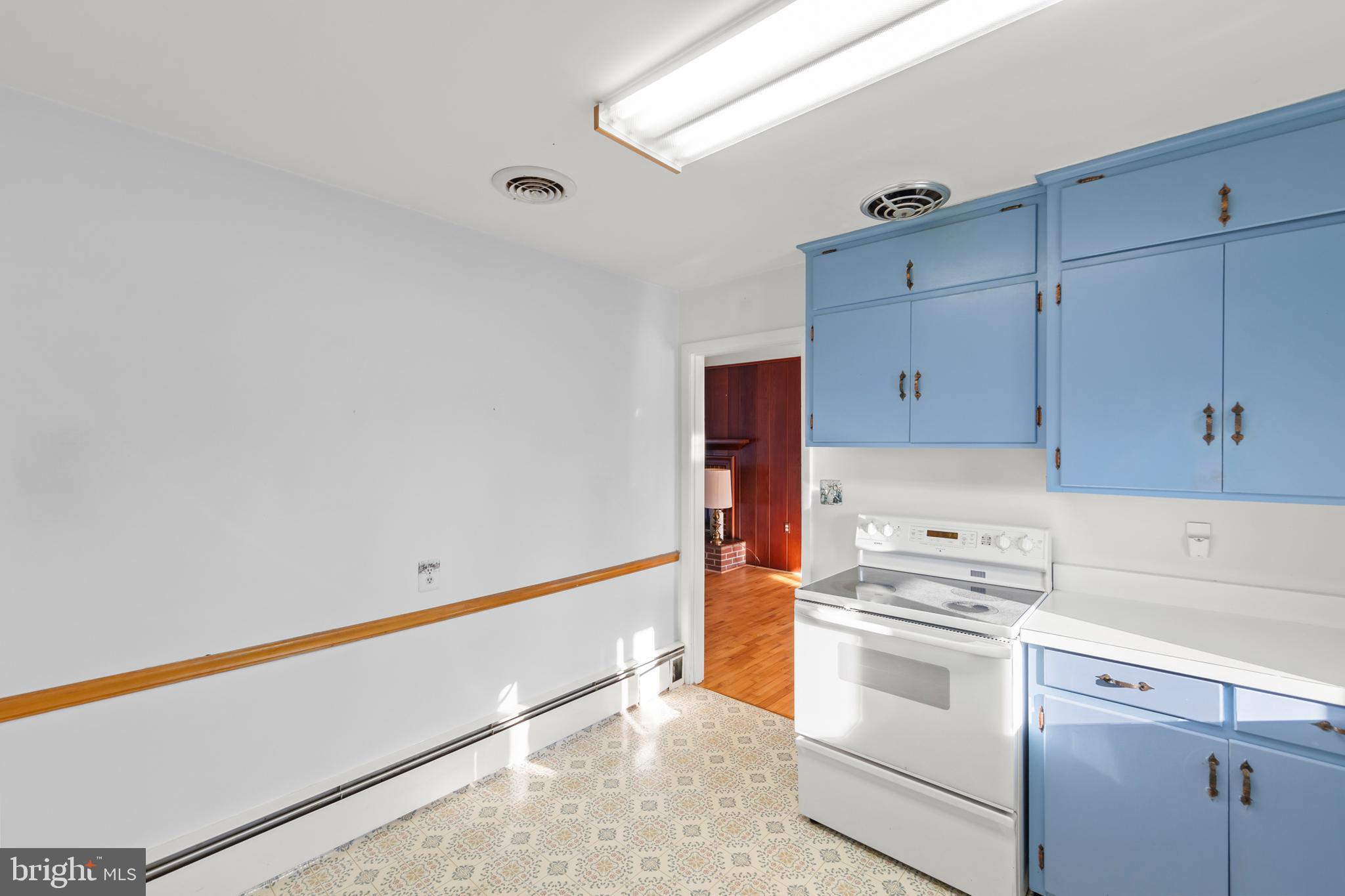307 Fox Drive Winchester, VA 22601 - Photo 14 of 42 Kitchen view looking towards living room