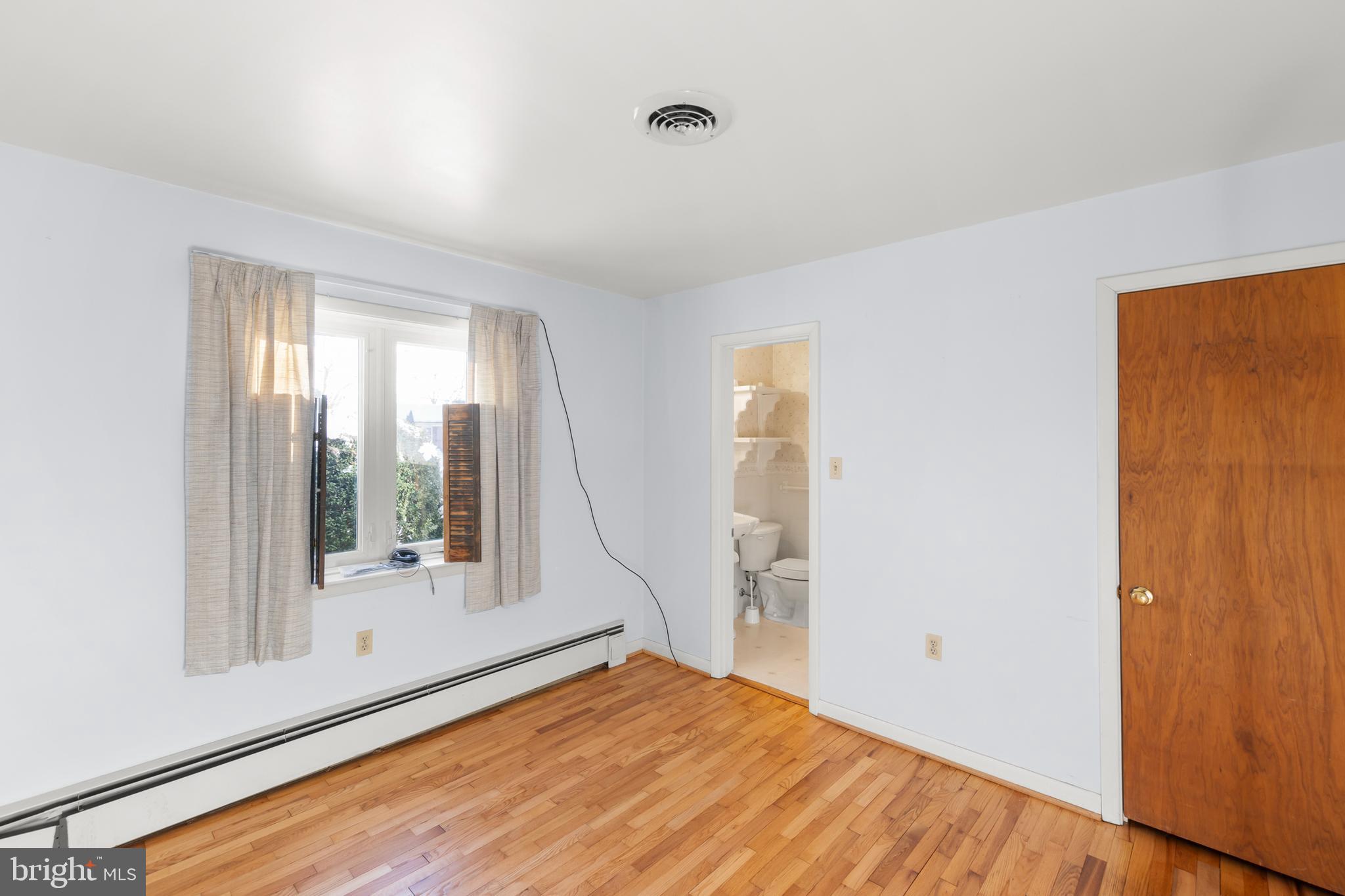 307 Fox Drive Winchester, VA 22601 - Photo 17 of 42 Office-bright, cheery space-could be 4th bedroom