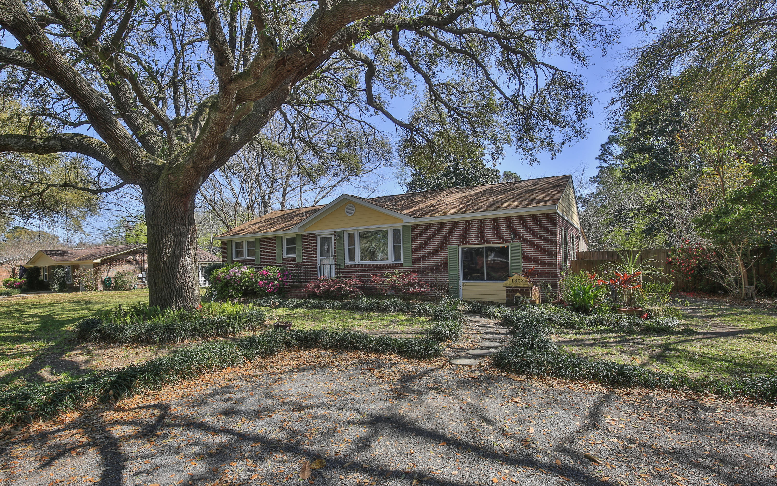 1303 Fort Lamar Road Charleston, SC 29412 - Photo 1 of 37 7B1A1231