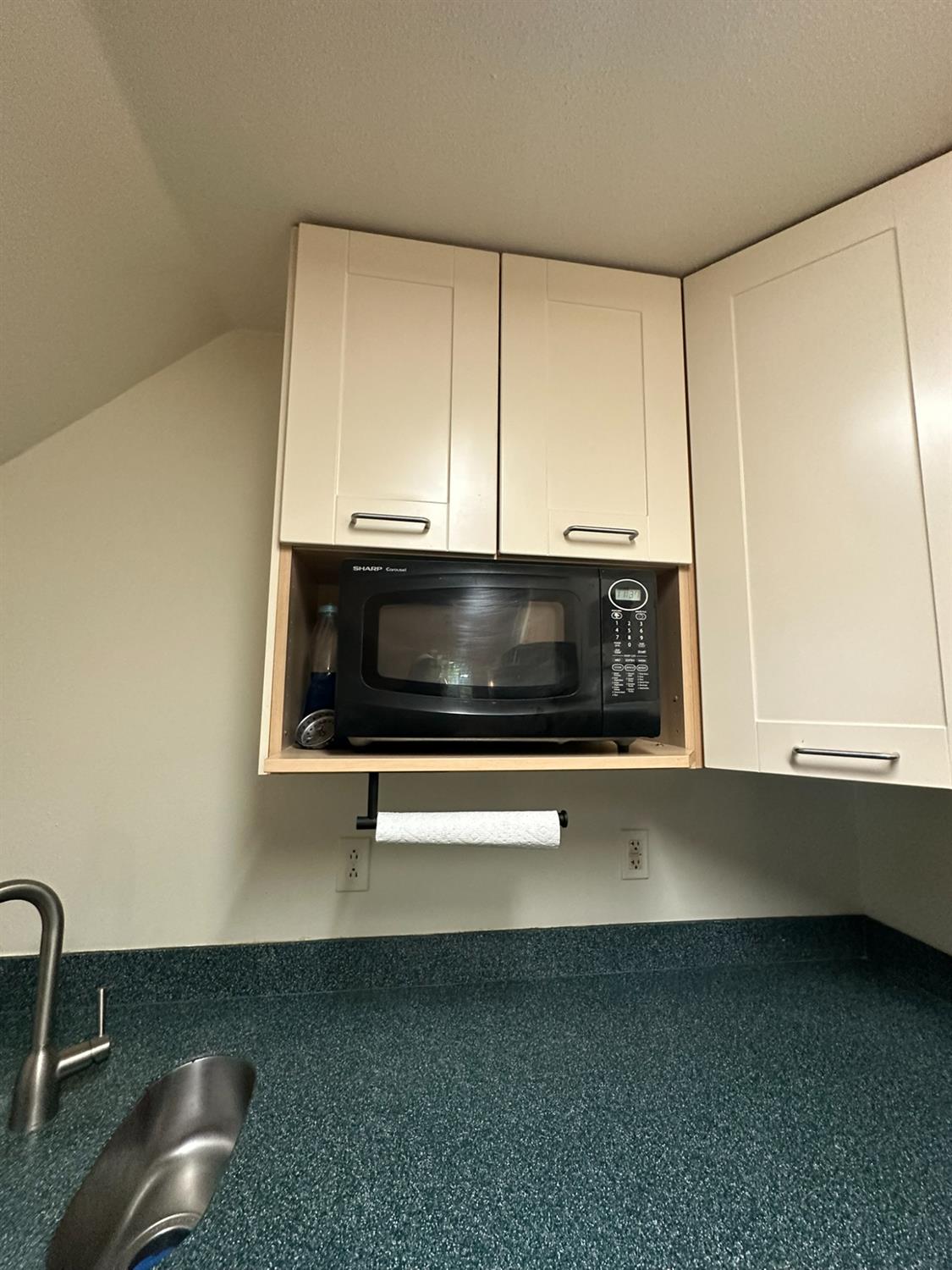 2900 Pole Line Road, Unit 2 Davis, CA 95618 - Photo 20 of 34 a kitchen with a stove and a microwave