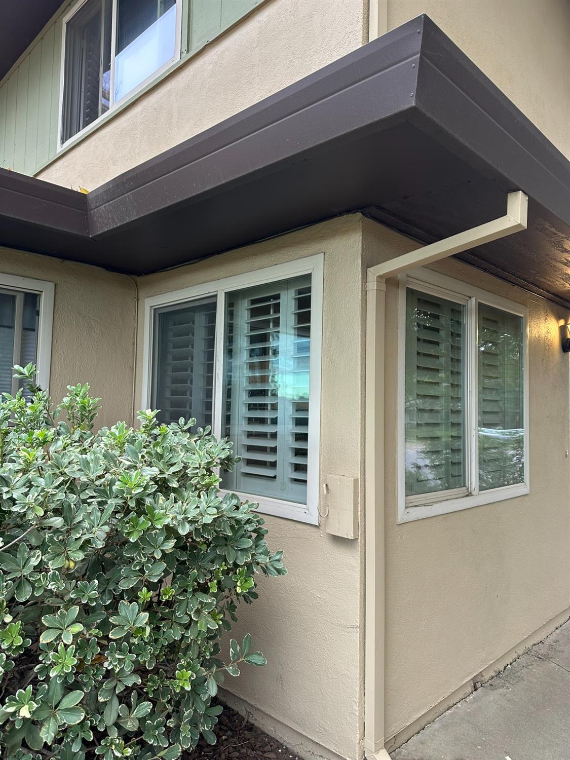 2900 Pole Line Road, Unit 2 Davis, CA 95618 - Photo 4 of 34 a front view of a house with a plants