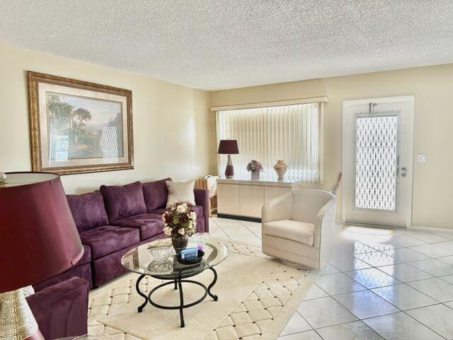 3052 Exeter C Boca Raton, FL 33434 - Photo 7 of 39 Living Room