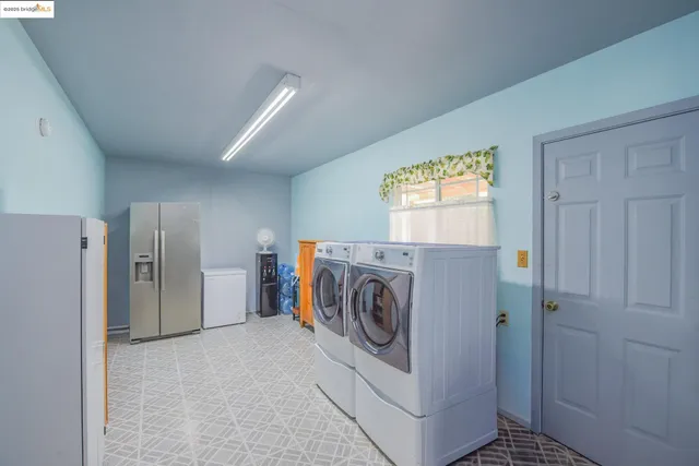 a view of a back yard of the house