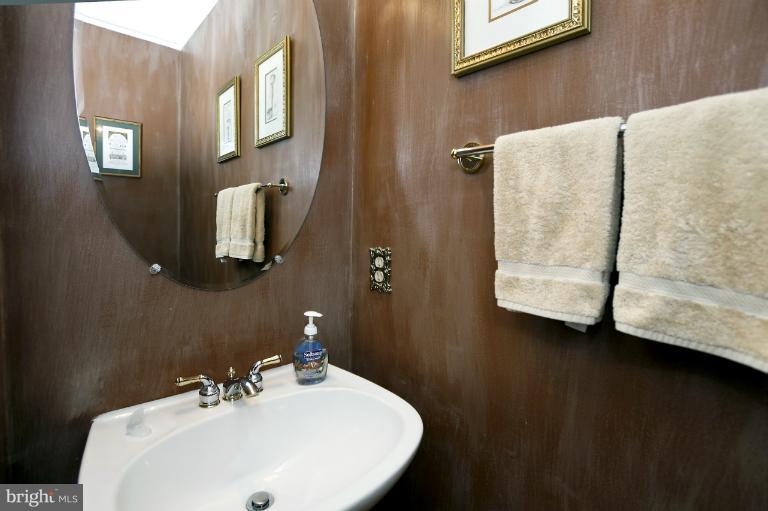 6551 Guilford Road Clarksville, MD 21029 - Photo 2 of 27 Bath